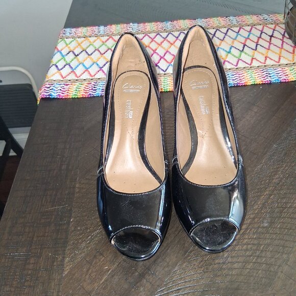 Clark's patent peep toe heels - Picture 2 of 8